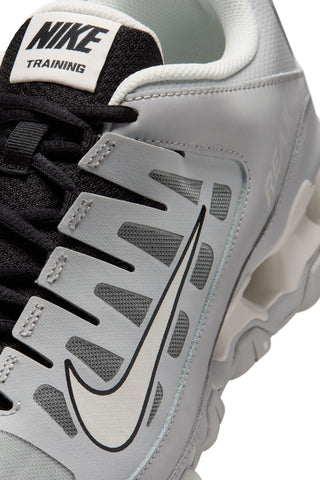 Sneakers grigie Nike Reax 8 TR