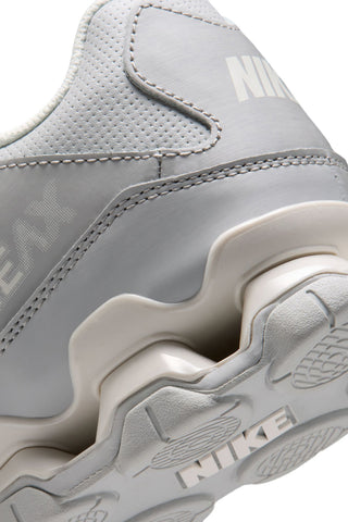 Sneakers grigie Nike Reax 8 TR