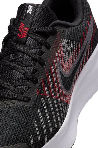Schwarze Nike Run Defy Sneaker