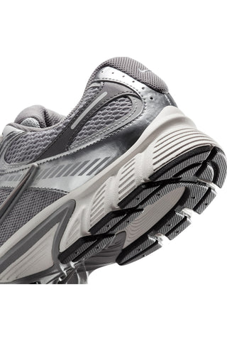 Sneakers grigie Nike V5 RNR