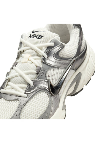 Sneakers nere Nike V5 RNR