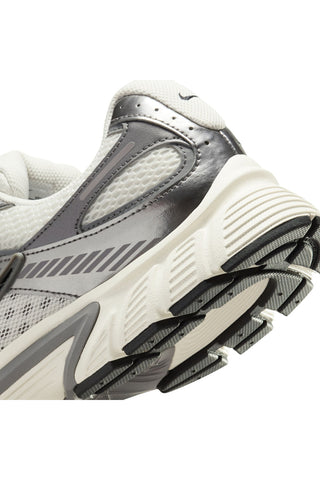 Sneakers nere Nike V5 RNR
