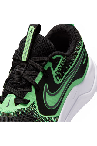 Schwarze und grüne Nike Cosmic Runner Sneaker