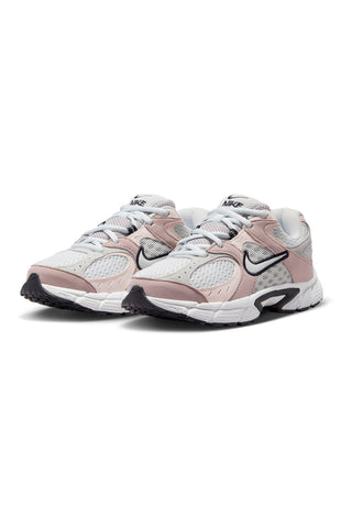 Sneakers bianche e beige  Nike V5 Runner Suede
