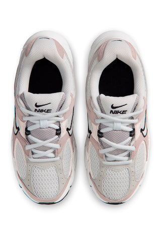 Sneakers bianche e beige  Nike V5 Runner Suede
