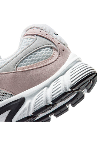 Sneakers bianche e beige  Nike V5 Runner Suede