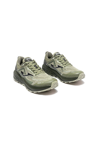Grüne Trailrunning-Schuhe mit Stollenprofil von Joma Tktrew2625