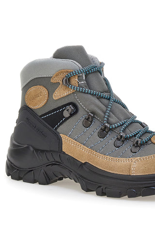 Beige und graue Trekkingstiefel mit Profilsohle. Artikelnummer: 13342S42