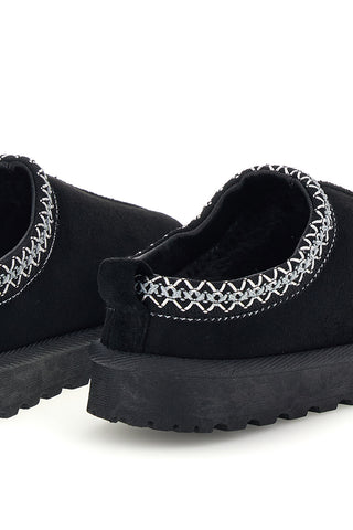 Pantofole nere con interno in pelo e ricamo a contrasto Mon dieu PK1617C