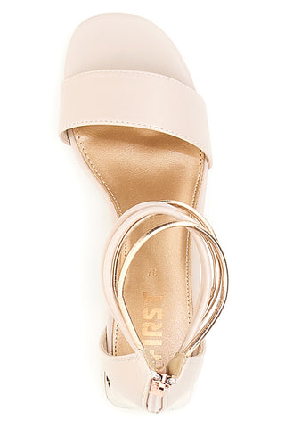 Die ersten 1604 Nude-Sandalen