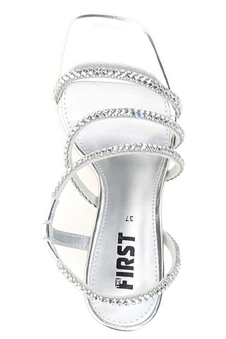 Silberne Sandalen mit Riemen und glänzenden Details The First 255