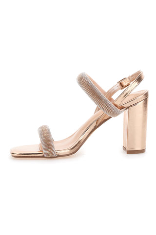 Die ersten 256 Roségold-Sandalen mit Absatz