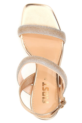 Die ersten 256 Roségold-Sandalen mit Absatz