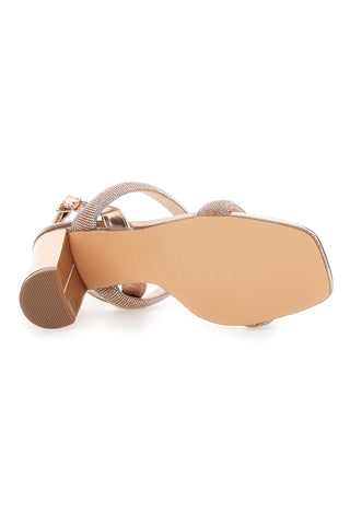 Die ersten 256 Roségold-Sandalen mit Absatz