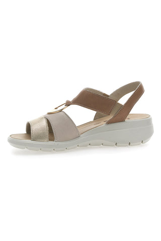 Beige Sandalen mit goldenem Detail IMac 557380