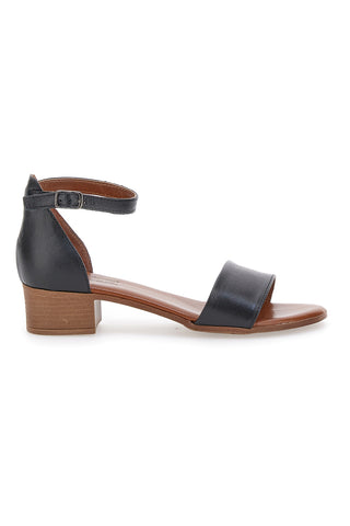 Sandali Neri Con Tacco Basso Pittarello Look 243035