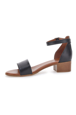 Schwarze Sandalen mit niedrigem Absatz im Pittarello-Look 243035
