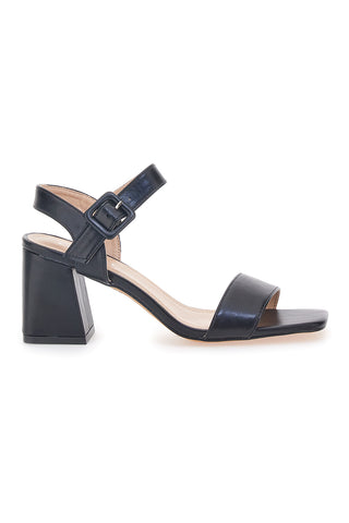 Schwarze Sandalen mit Absatz und Knöchelriemen im Café kosten 285
