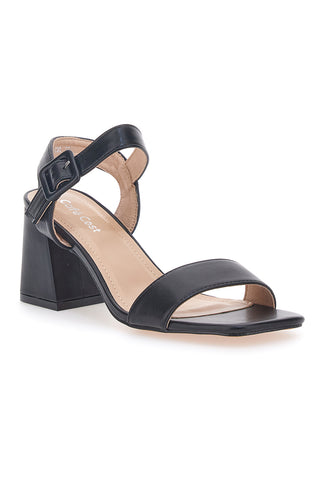 Schwarze Sandalen mit Absatz und Knöchelriemen im Café kosten 285