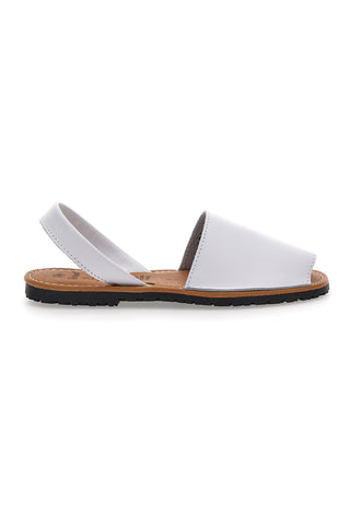 Weiße menorquinische Schuhe mit Flat Fly Nature 101-Sohle