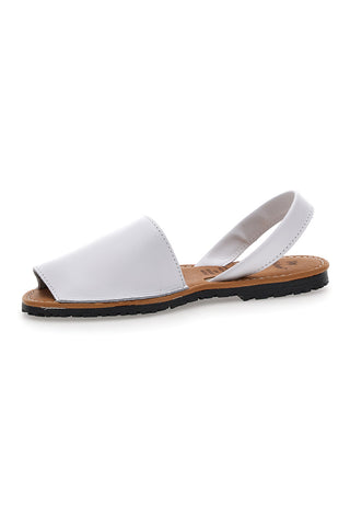Weiße menorquinische Schuhe mit Flat Fly Nature 101-Sohle