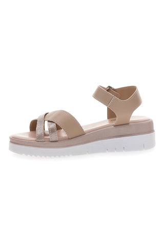Powder-Sandalen mit verstellbarem Riemen im Café kosten 4298