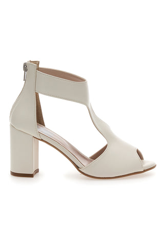 Cremefarbene Sandalen mit breitem Absatz Pittarello Love 519