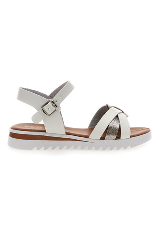 Weiße und platinfarbene Sandalen mit gekreuzten Bändern und Riemen Plocadi 003