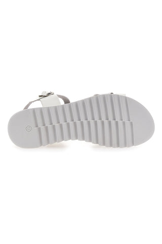 Weiße und silberne Sandalen mit gekreuzten Bändern und Riemen Plocadi 003