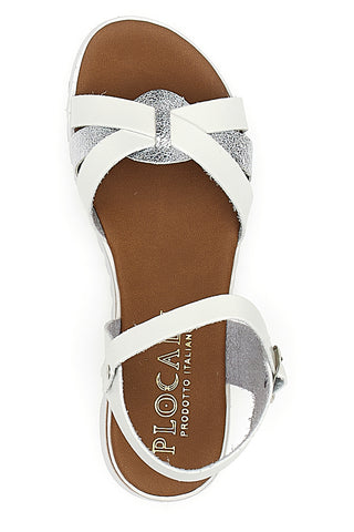 Weiße und silberne Sandalen mit gekreuzten Bändern und Riemen Plocadi 003