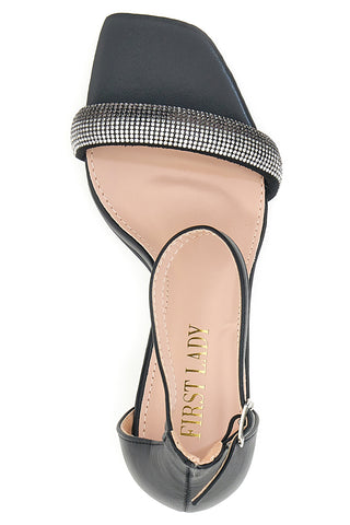 Schwarze Sandalen mit Absatz und Strasssteinen First Lady 419