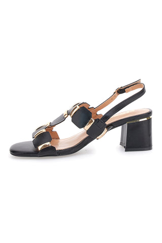 Die ersten schwarzen Slingback-Sandalen mit Absatz 22162