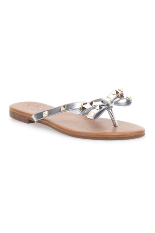 Flip-Flops mit silberner Schleife und Nieten MON DIEU PREA842