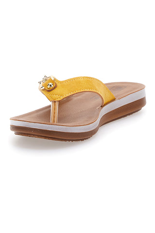 Gelbe Flip-Flops mit dekorativer goldener Schnalle INBLU 12 ZO