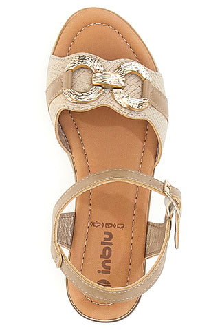Beige Sandalen mit Keilabsatz und Klammer INBLU 06 FK