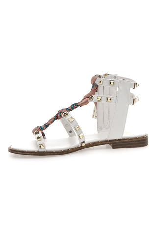 Weiße Sandalen mit Nieten und Schal Me & Me 660