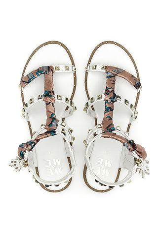 Weiße Sandalen mit Nieten und Schal Me & Me 660