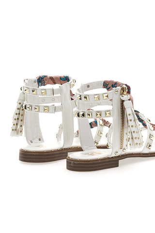 Weiße Sandalen mit Nieten und Schal Me & Me 660