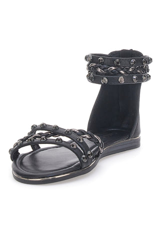 Cafè Cost 11Y279 Flache Sandalen mit schwarzen Nieten und Reißverschluss hinten