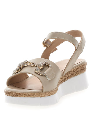 Beige Keilsandalen mit Schmuckdetail Mariella Burani 51304