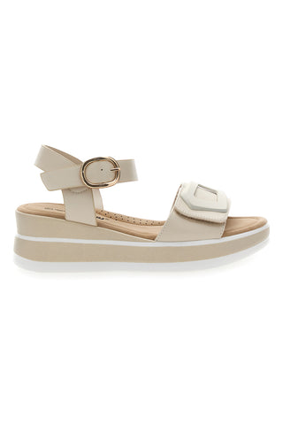 Sandali flat beige con maxi fibbia decorativa Energy E475