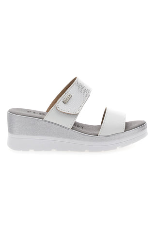 Beige Hausschuhe mit weißem Kontrastkeil PLOCADI 11073143