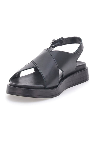 Schwarze Ledersandalen im minimalistischen Design Pittarello Focus 28058