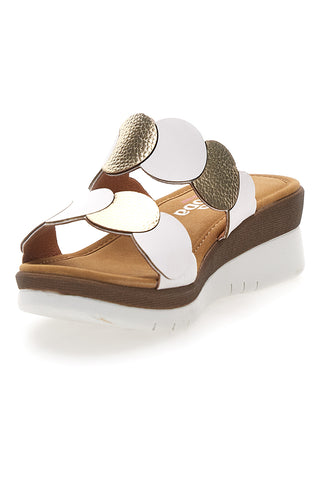 Weiße Keilpantoffeln mit goldenen Details Linea Comoda 7175P