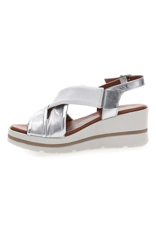 Silberne Sandalen mit Plateau und Obermaterial aus Leder Mio Tempo 269020