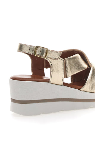 Platin-Sandalen mit Plateau und Obermaterial aus Leder Mio Tempo 269020