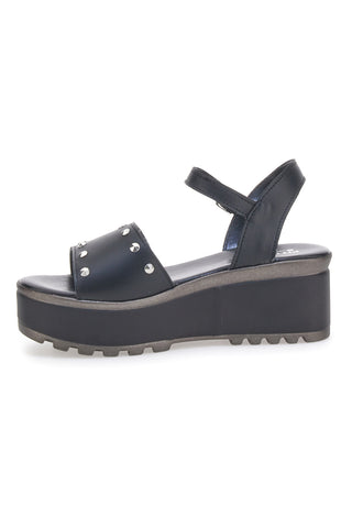 Schwarze Sandalen mit Nieten auf dem Obermaterial aus Leder PITTARELLO LOVE 3553101