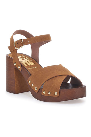 Braune Sandalen mit Blockabsatz und Nieten Pittarello Love 9086