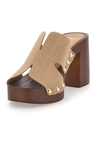 Braune Clogs mit Blockabsatz und Nieten Pittarello Love 9341