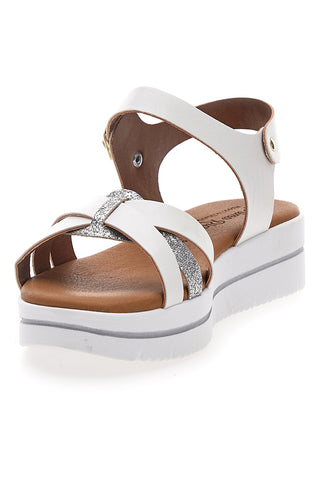 Weiße und silberne Sandalen mit gekreuzten Riemen, First Row 2